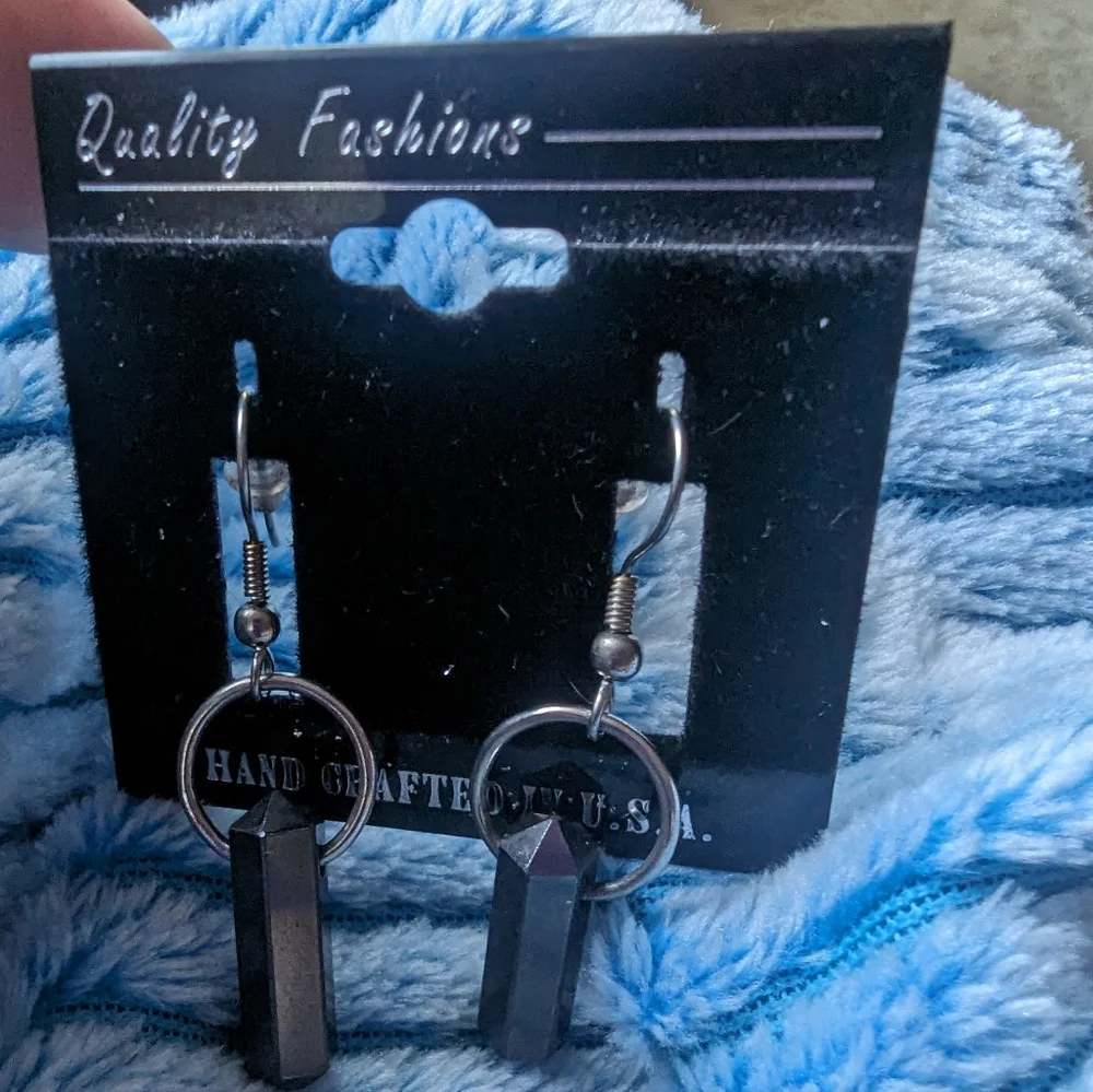 Earrings - Picture 1 of 2